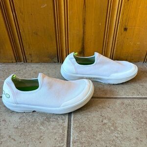 OOFOS OOmg Eezee Low Recovery Comfort Shoes White Slip On Sneakers Women 9.5